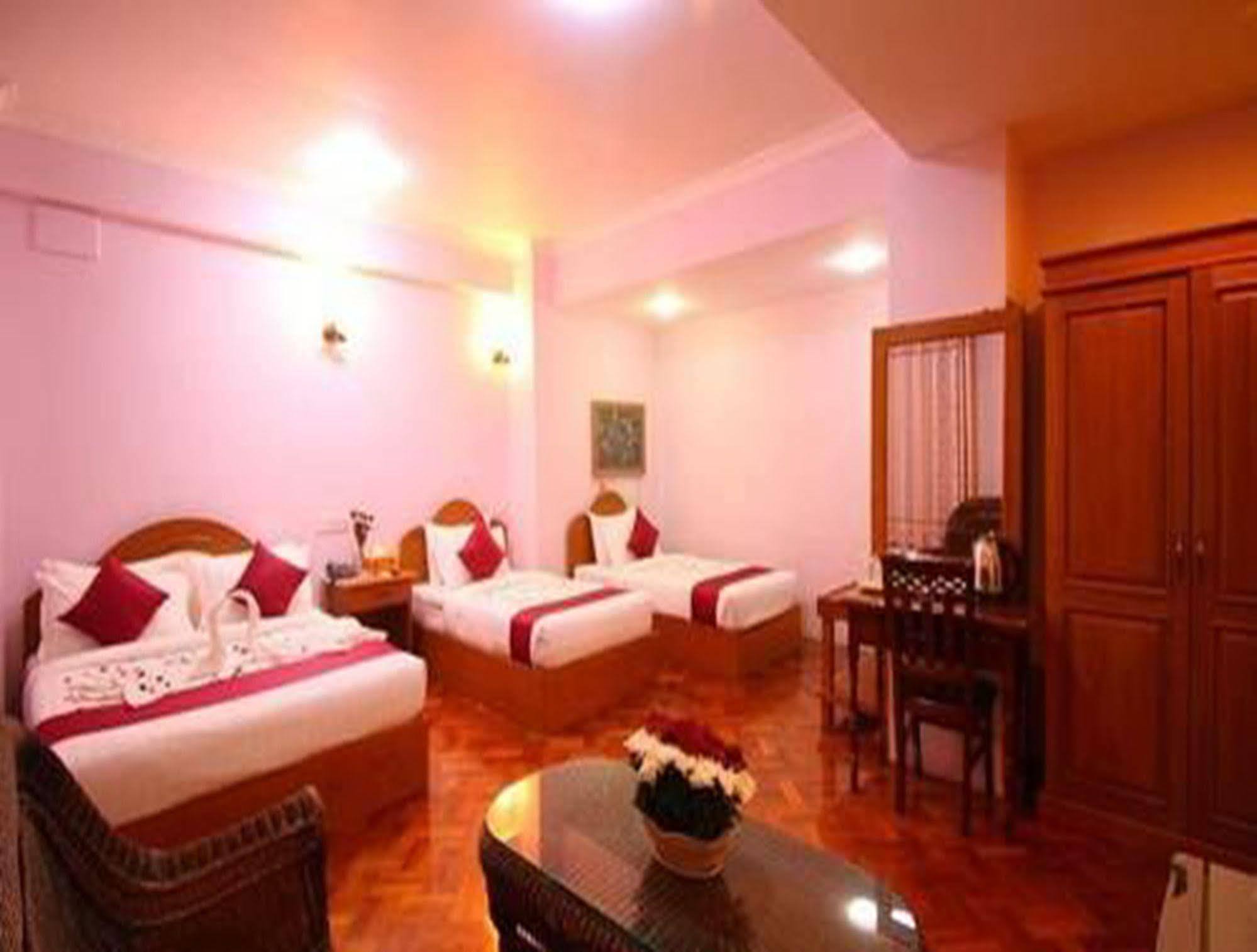 Hotel United Mandalay Exterior photo