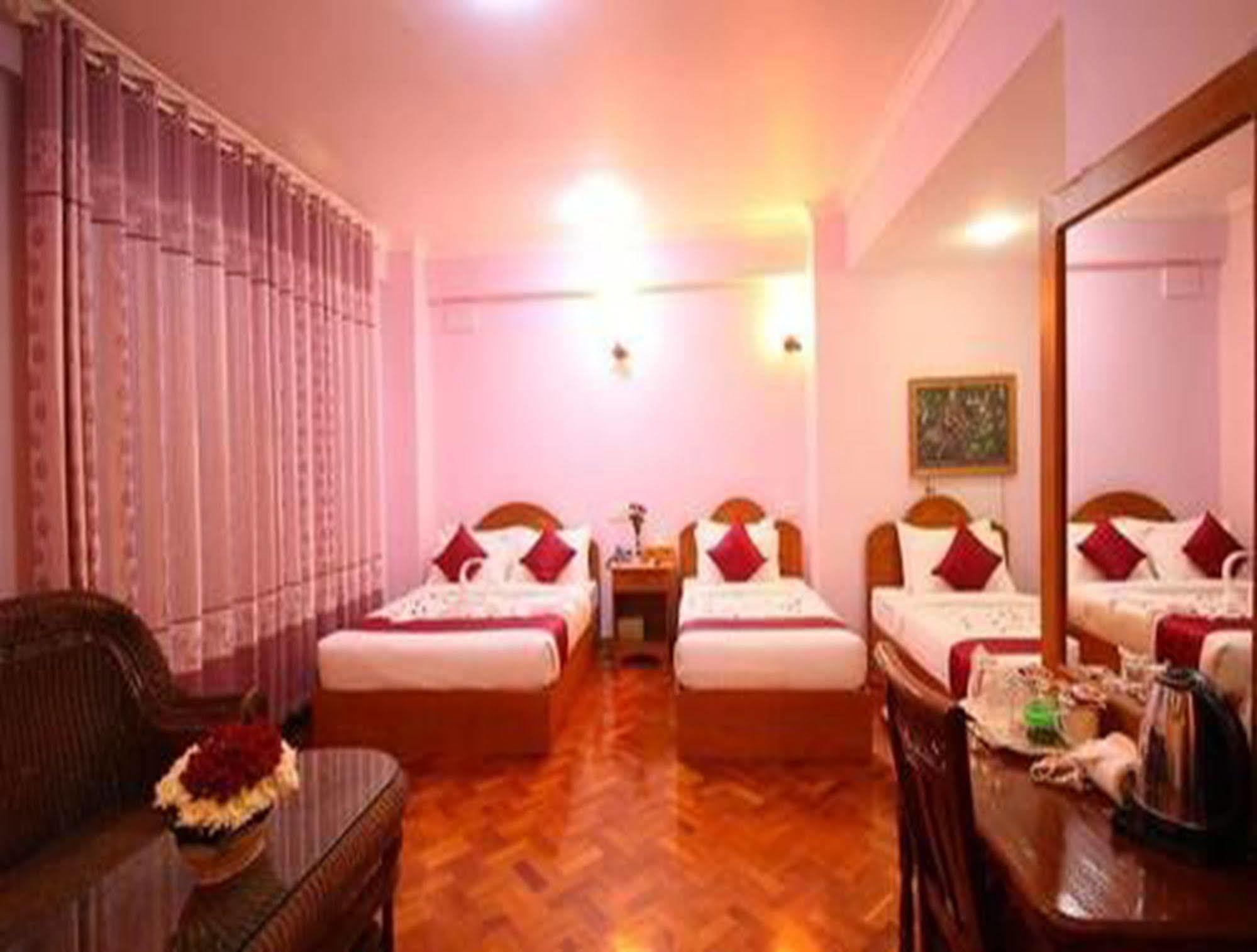 Hotel United Mandalay Exterior photo